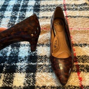 Söfft tortoise shell kitten heels